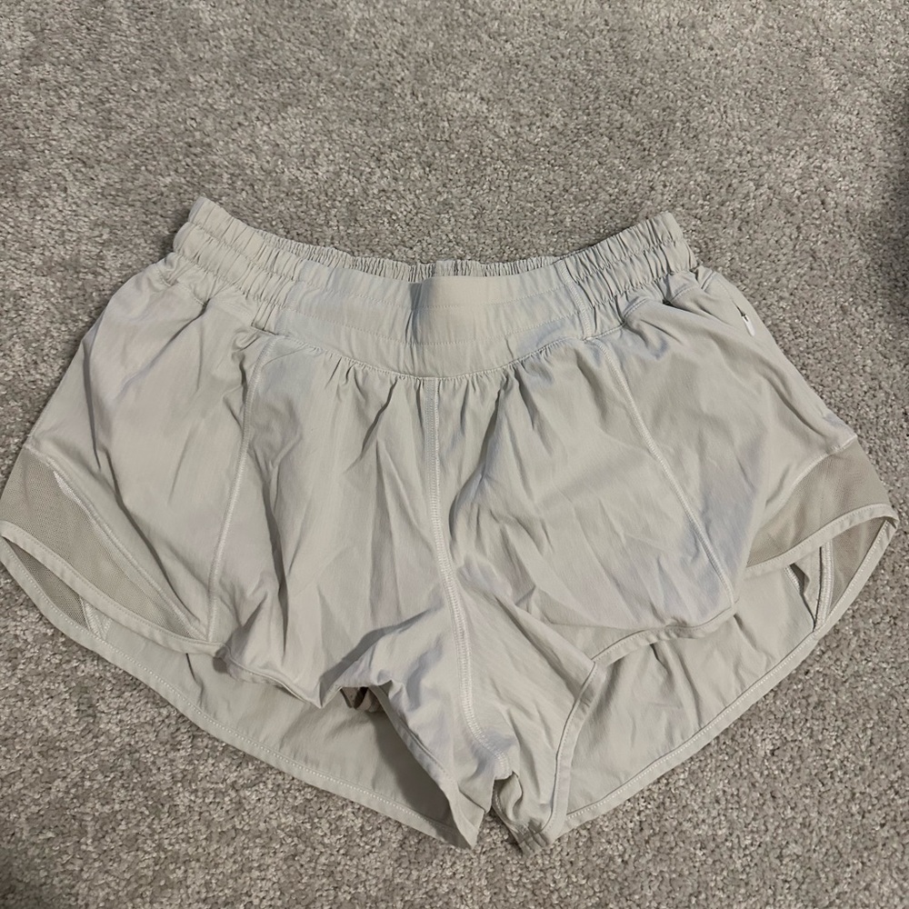 Hotty Hot Lined Short 2.5" in white